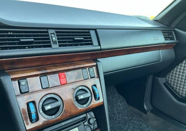 Mercedes-Benz Klasa E cena 79900 przebieg: 241000, rok produkcji 1995 z Wołomin małe 352